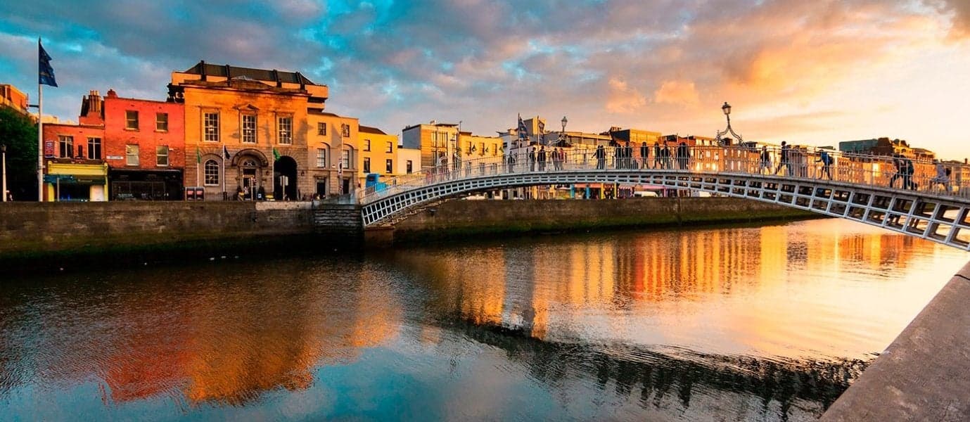 <span class="iconos separador"></span> Dublin City <span class="iconos separador"></span>