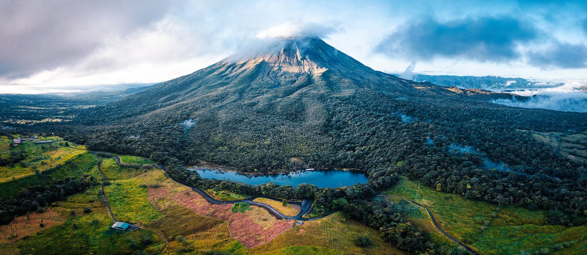 <span class="iconos separador"></span> Arenal Volcano <span class="iconos separador"></span>