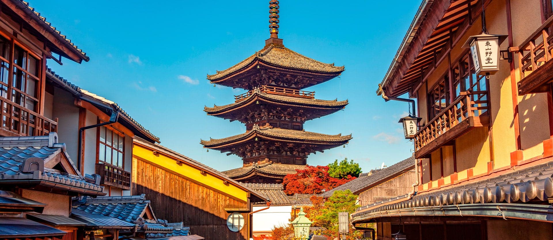 Yasaka pagoda on Ninenzaka street <span class="iconos separador"></span> Kyoto