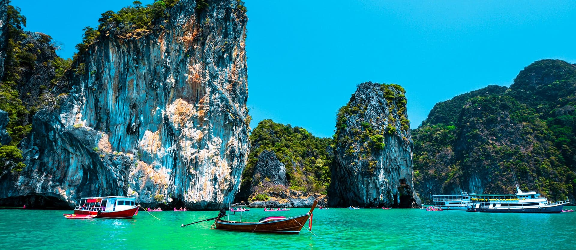 <span class="iconos separador"></span> Phuket <span class="iconos separador"></span>