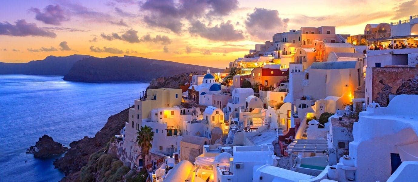 <span class="iconos separador"></span> Sunset in Santorini <span class="iconos separador"></span>