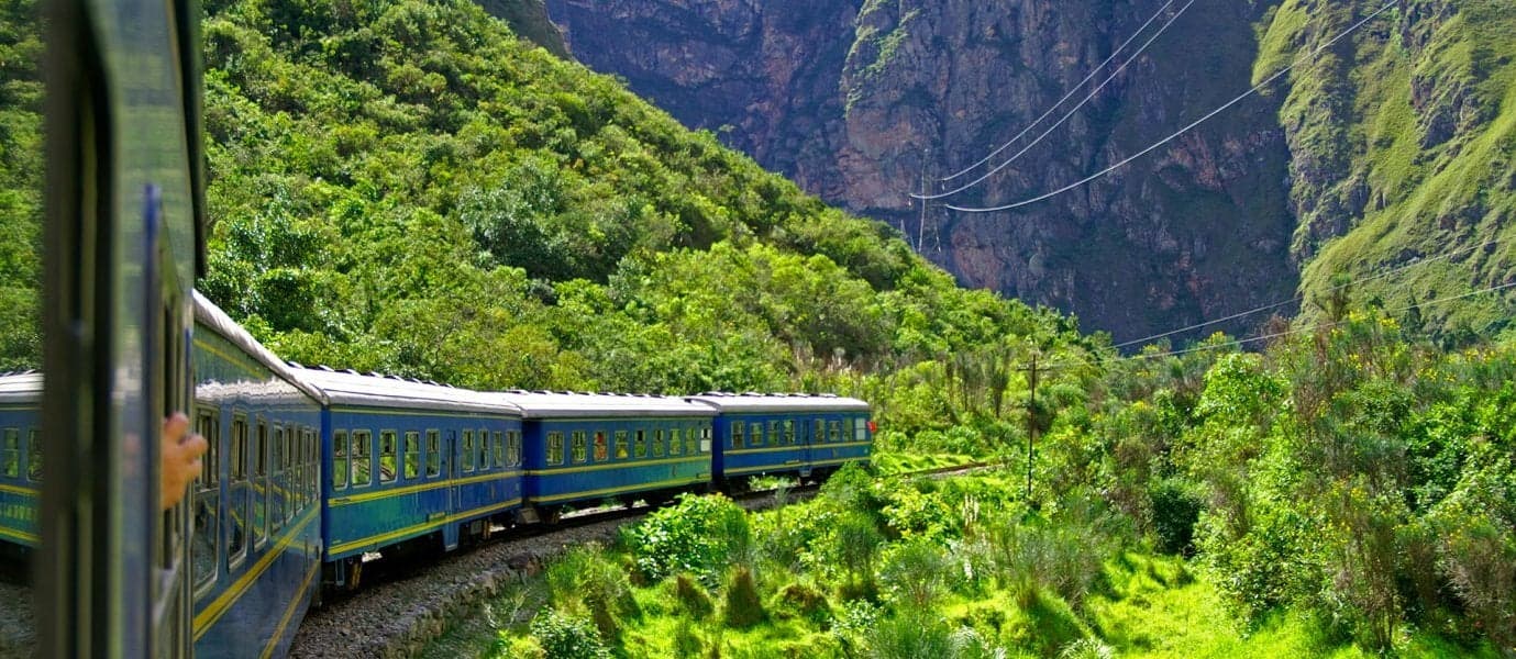 <span class="iconos separador"></span> Train to Machu Picchu <span class="iconos separador"></span>